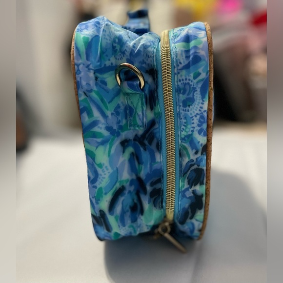 Lilly Pulitzer Crossbody Insulated Lunch Box  High Maintenance Iris Blue NWOT - Picture 10 of 13